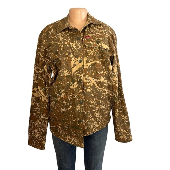 3/$30 🍂 Wrangler Camouflage Utility Button-Up Shirt - Picture 1 of 8